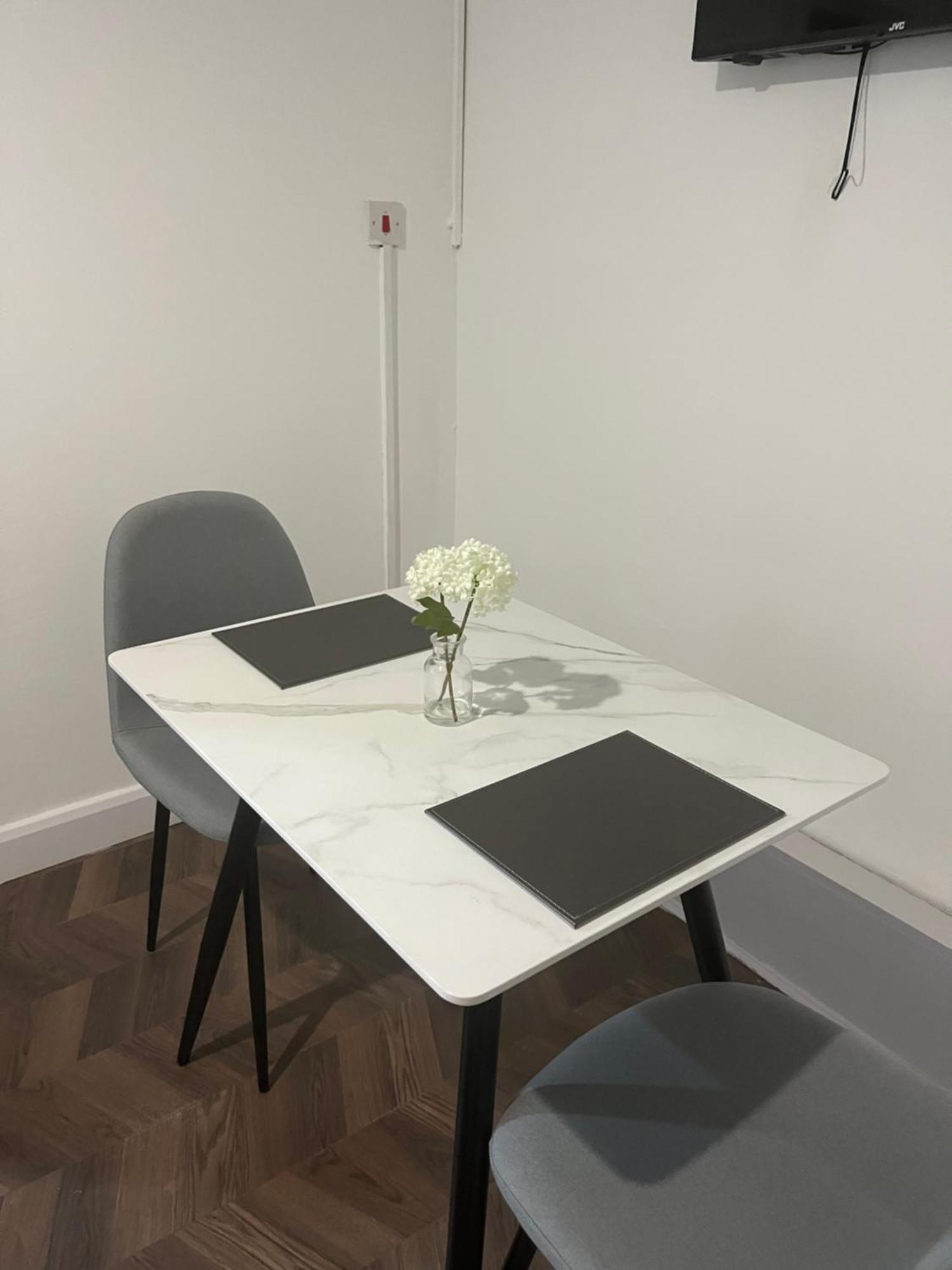 Stylish And Spacious Wi-Fi Smart Tv Tea And Coffee Kettering Esterno foto